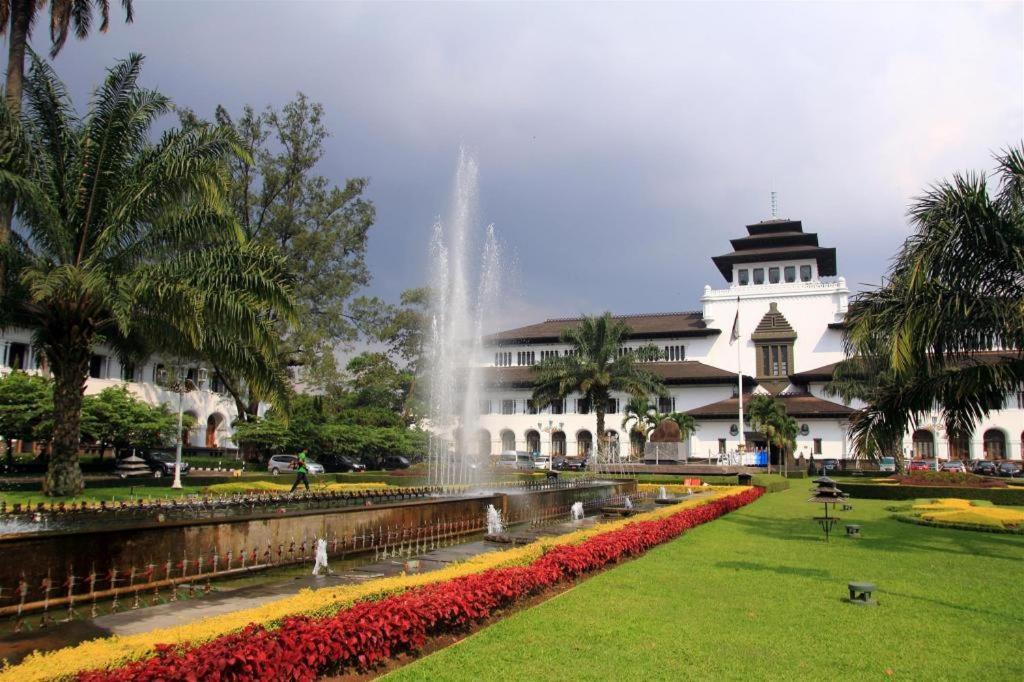 Kedaton Hotel Bandung Luaran gambar