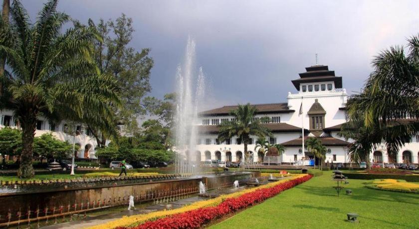 Kedaton Hotel Bandung Luaran gambar
